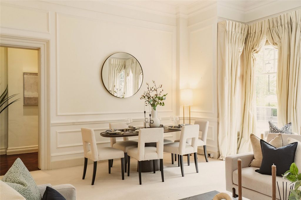 Property photo 2 of 16 Dining Space