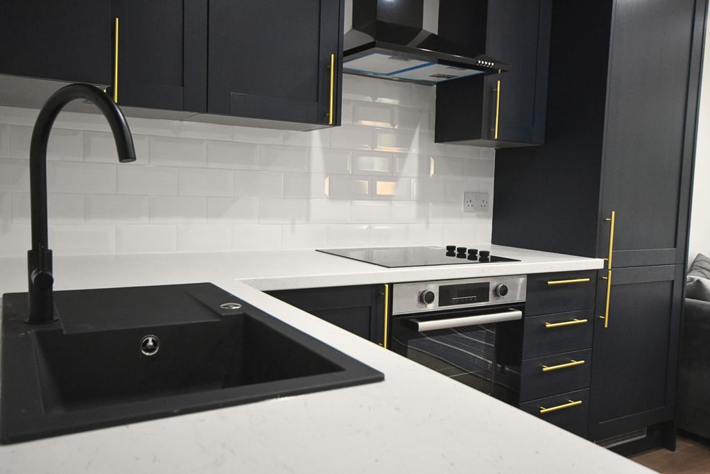 Property photo 3 of 9 Kitchen