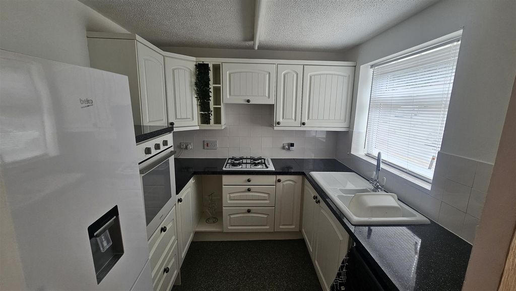 Property photo 3 of 24 Kitchen