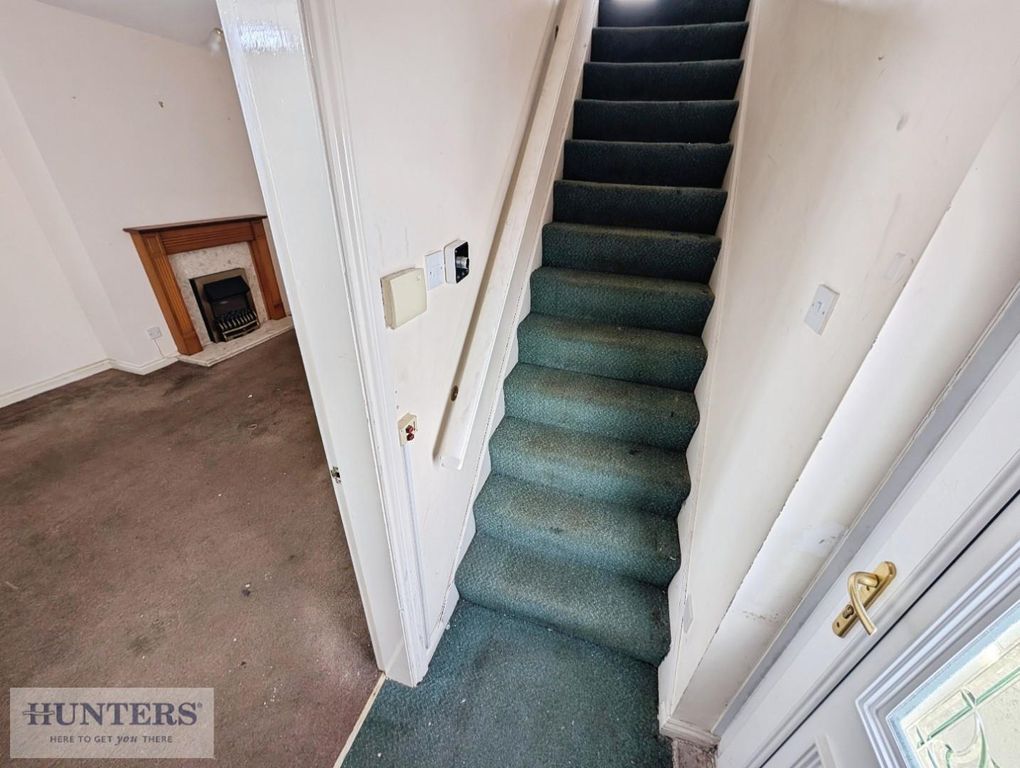 Property photo 2 of 14 Hallway