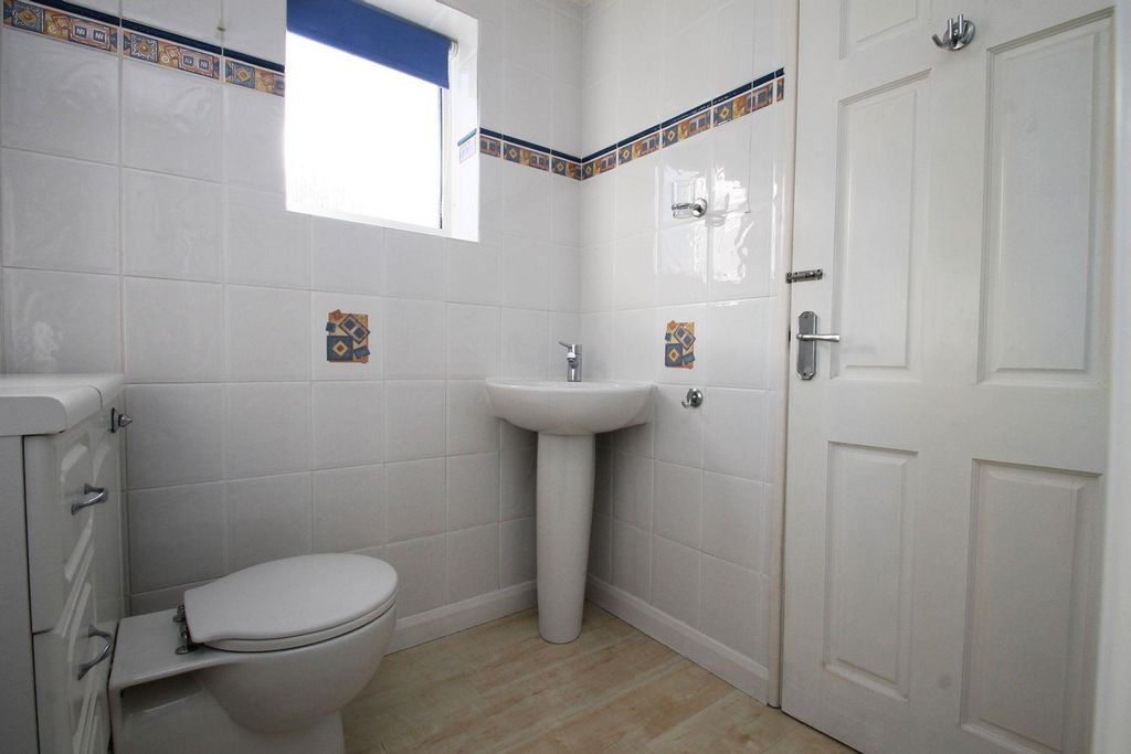 Property photo 1 of 9 Upload_1Pw_Bathroom_1009_Original_616418d335B0A.Jp