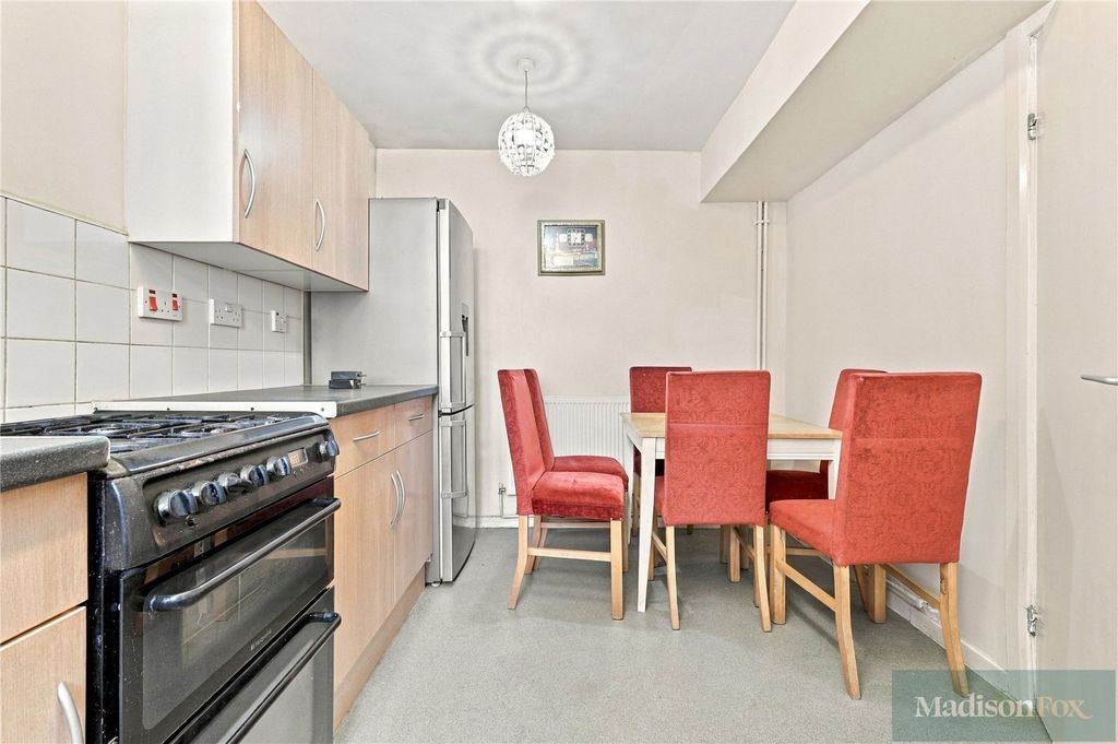 Property photo 3 of 24 Picture No. 06