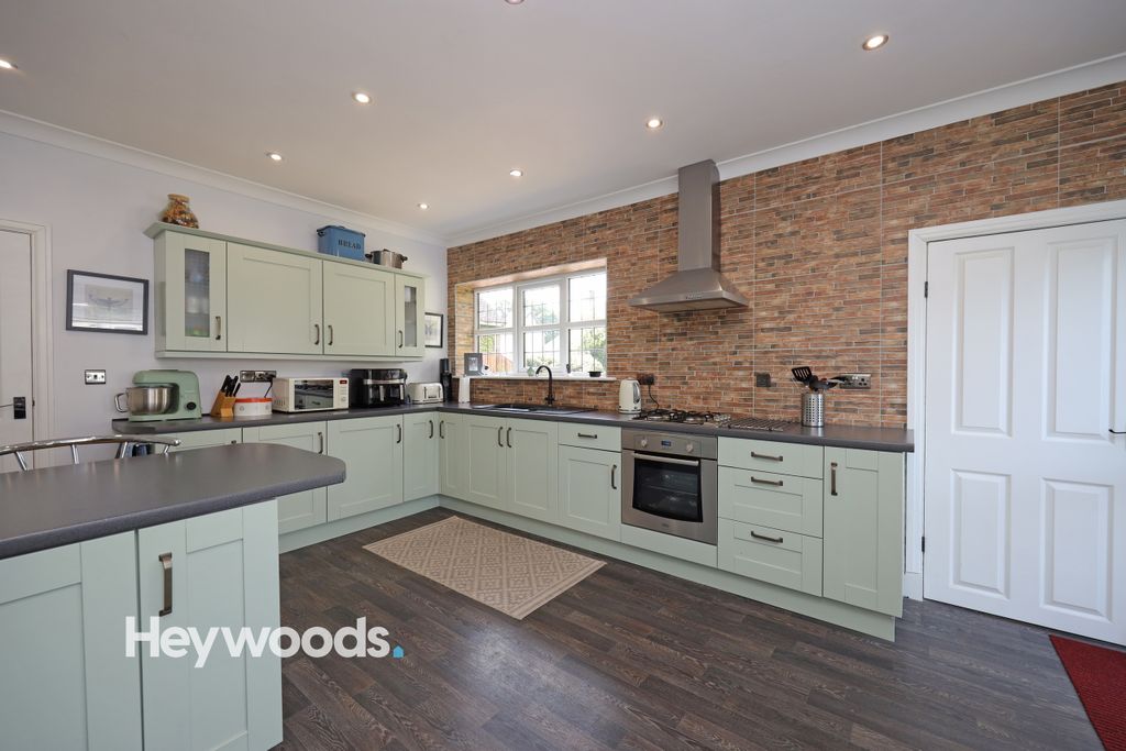 Property photo 2 of 37 0F1A3383