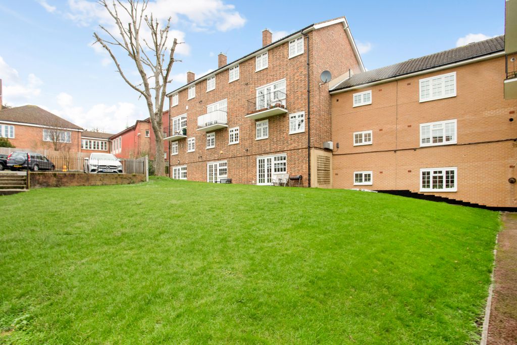 Property photo 3 of 11 Exterior