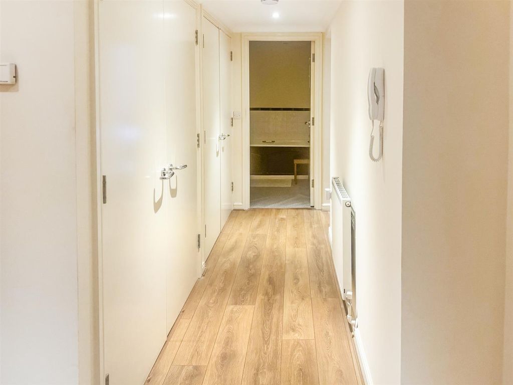 Property photo 2 of 8 Entrance Hall.Jpg