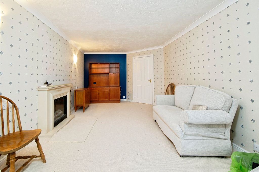 Property photo 3 of 11 Living Room