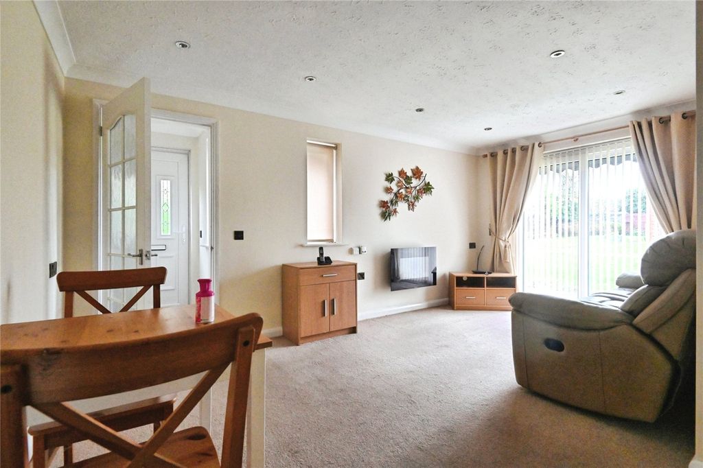 Property photo 2 of 10 Living Room