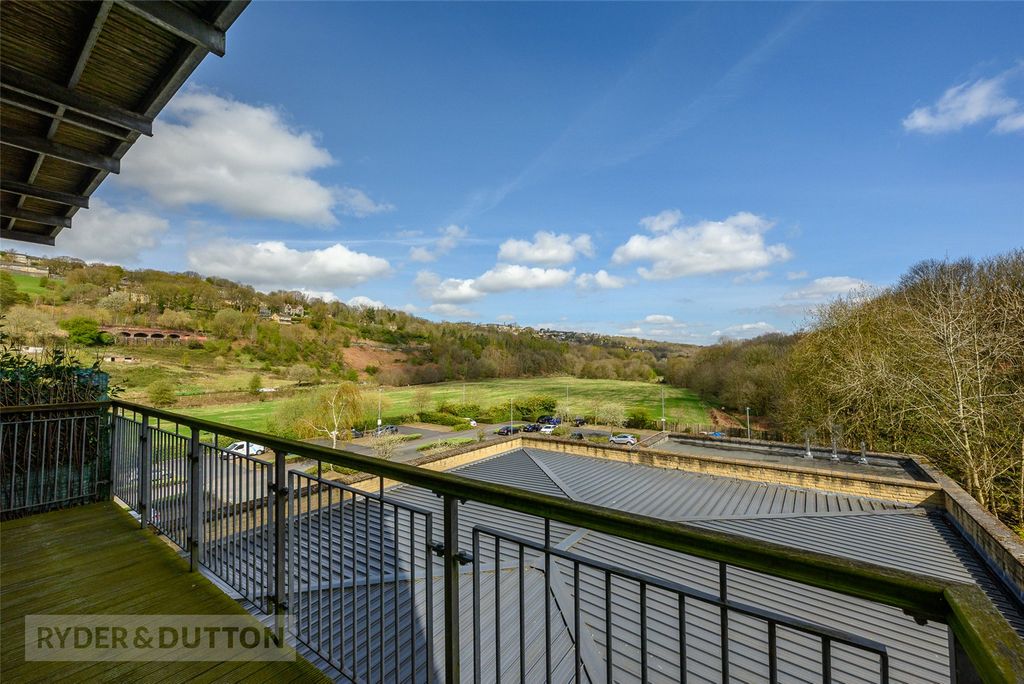 Property photo 1 of 19 Balcony