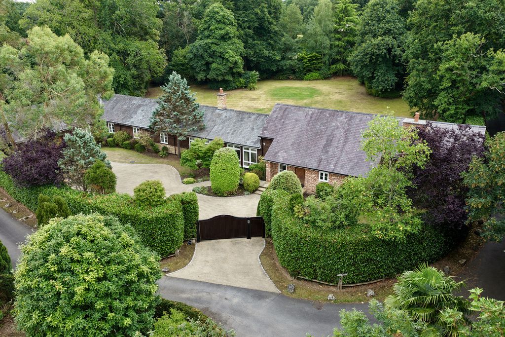 Property photo 1 of 32