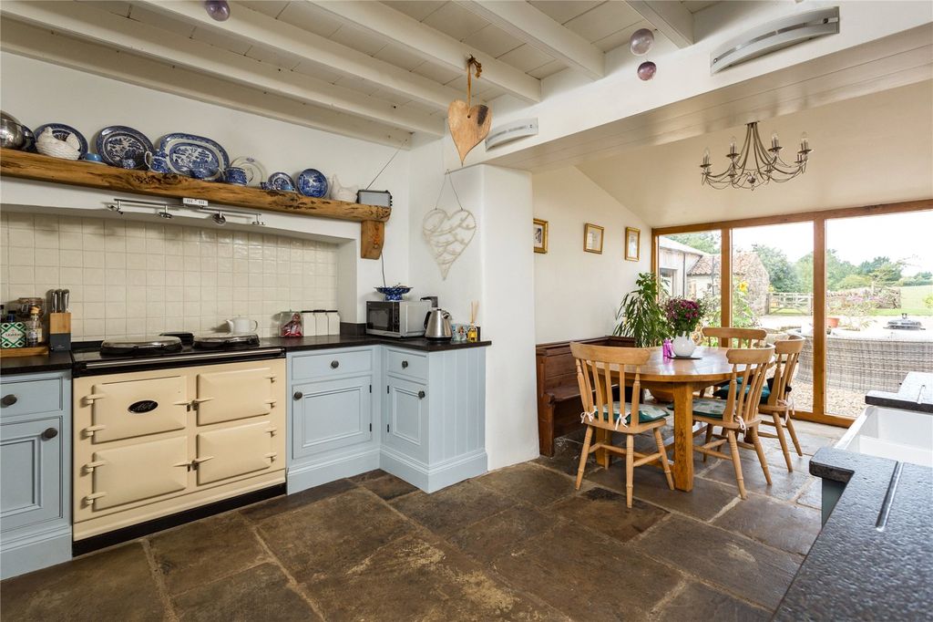 Property photo 3 of 25 Kitchen/Dining Room