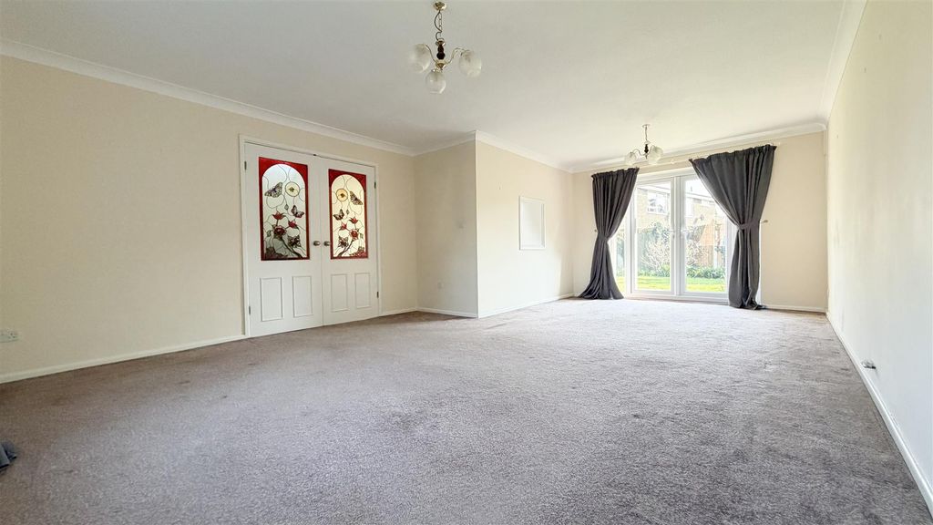 Property photo 3 of 15 Lounge/Diner