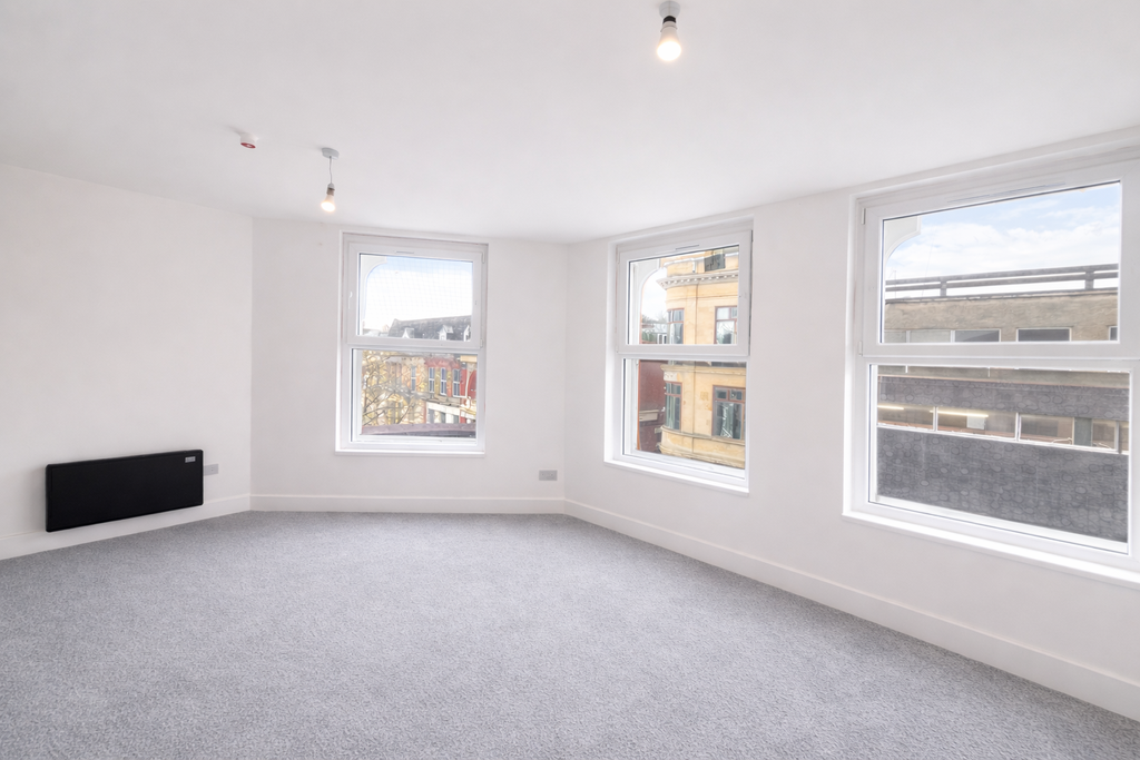 Property photo 3 of 7 Master Bedroom