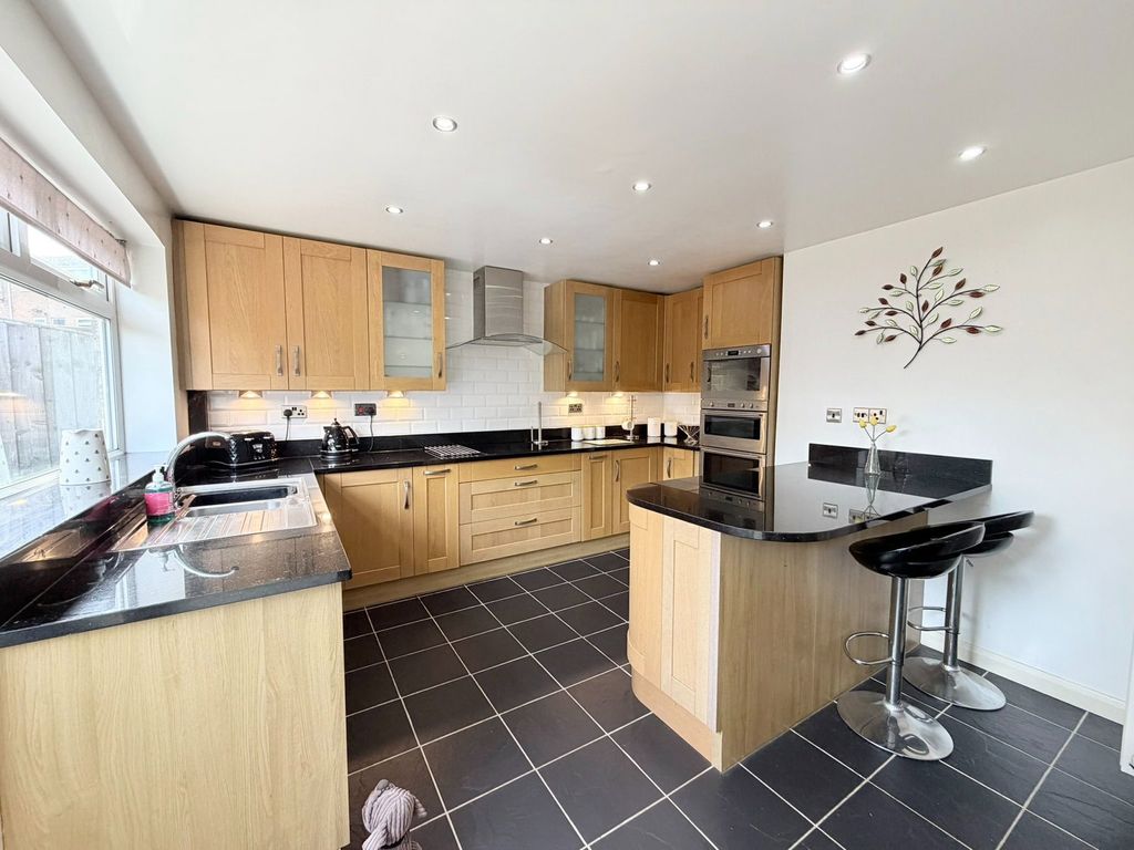 Property photo 1 of 27