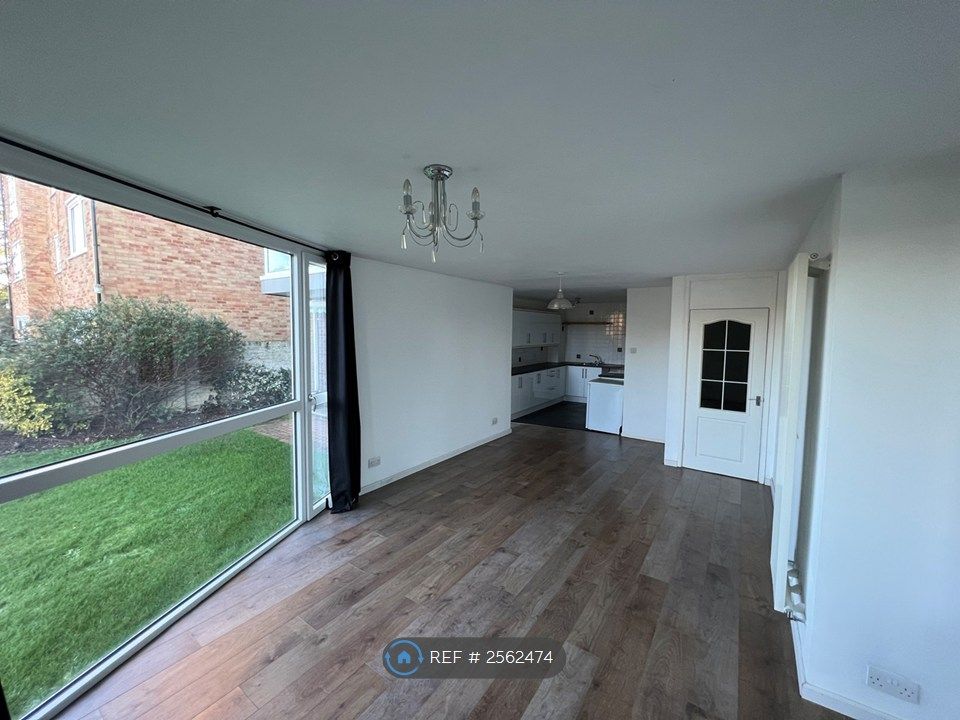 Property photo 1 of 12 Lounge/Kitchen