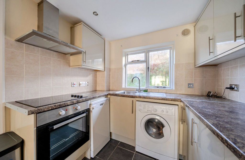 Property photo 3 of 12 Kitchen