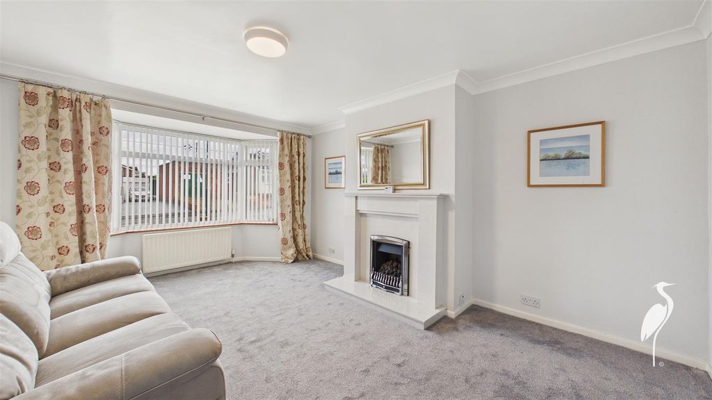 Property photo 2 of 16 Lounge