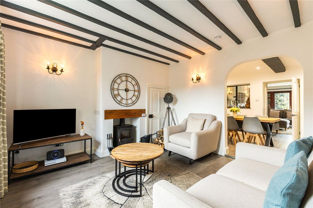 Property photo 3 of 18 Siting Room