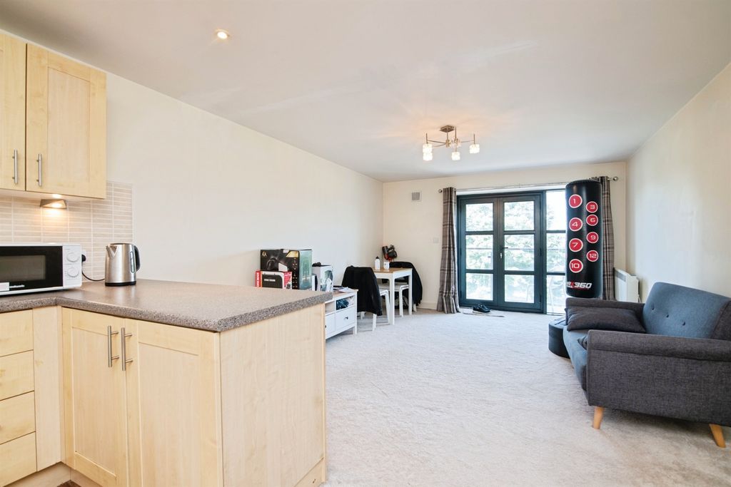 Property photo 3 of 12