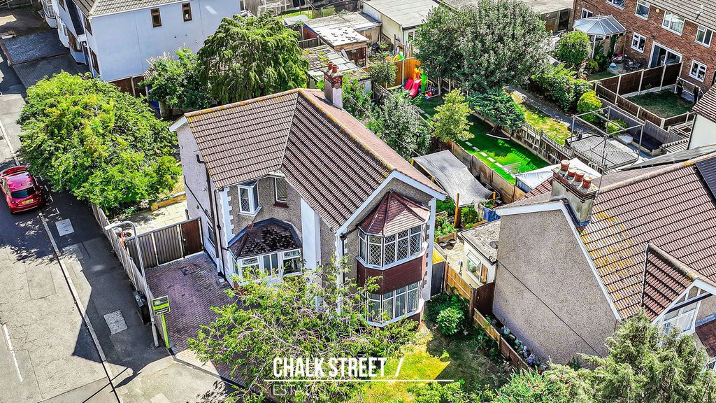 Property photo 1 of 28
