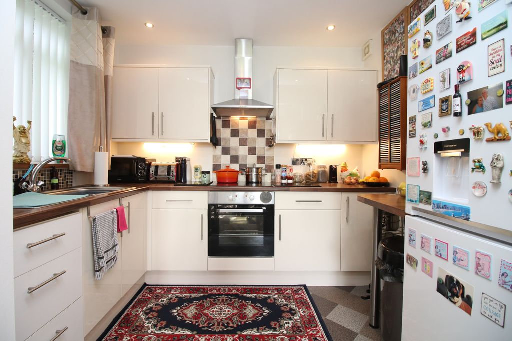 Property photo 3 of 16