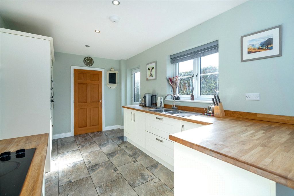 Property photo 3 of 16 Picture No. 10