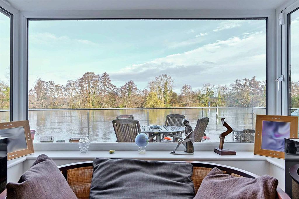 Property photo 2 of 28 Sitting Room Views