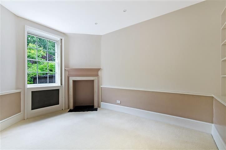 Property photo 3 of 9 Bedroom