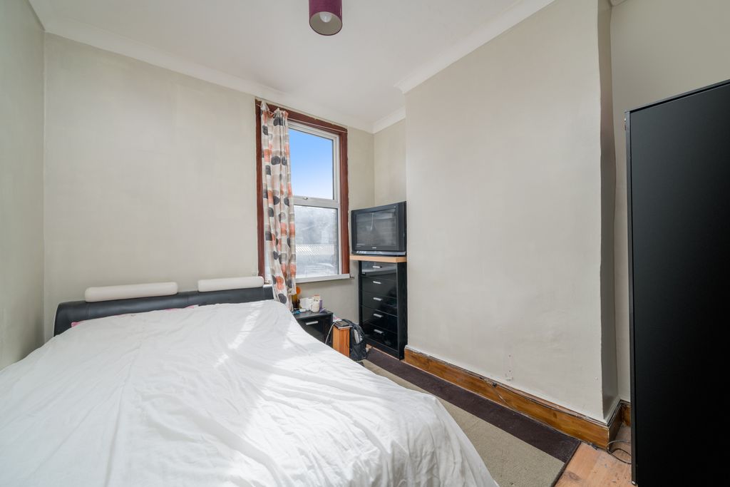 Property photo 2 of 6