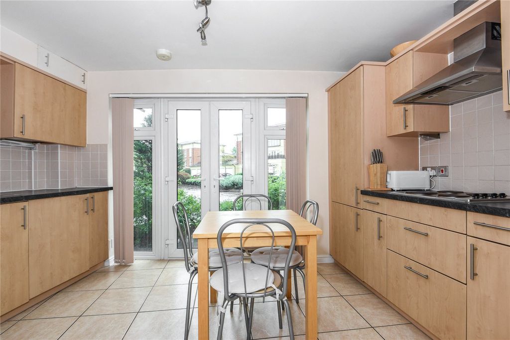 Property photo 3 of 8 Kitchen