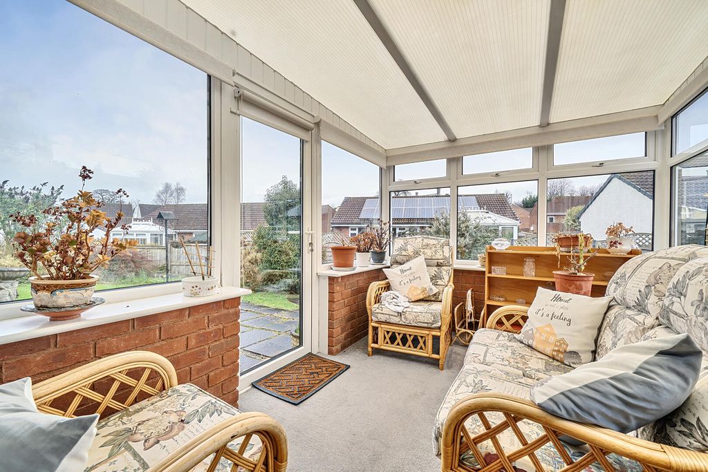 Property photo 2 of 24 Conservatory