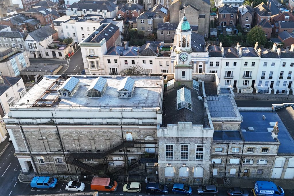 Property photo 3 of 5 Ryde Theatre, Queens Road, Ryde, Isle Of Wight, Po33 2Nl