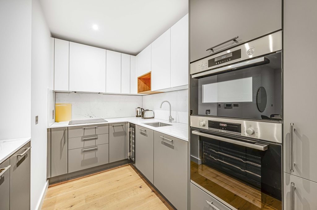 Property photo 3 of 9 Kitchen
