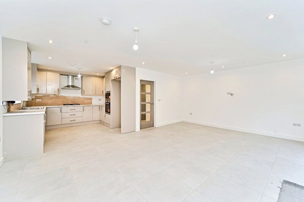 Property photo 2 of 17 Photo