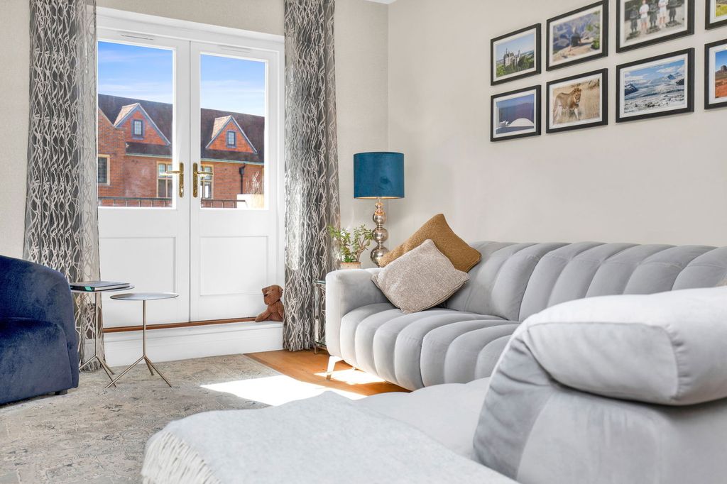 Property photo 2 of 31