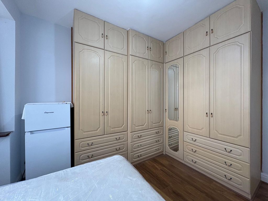 Property photo 2 of 3