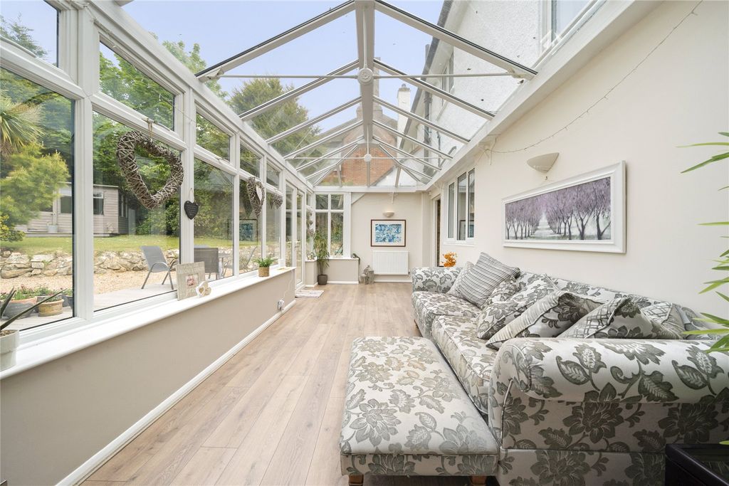 Property photo 2 of 27 Picture No. 15