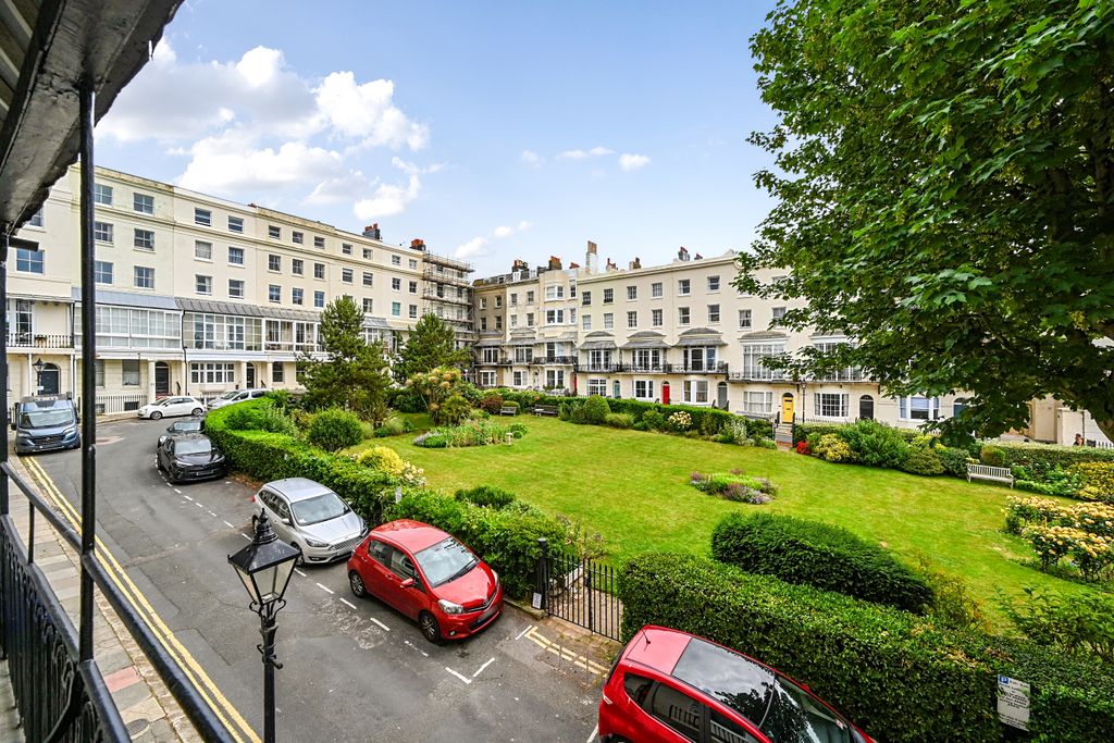 Property photo 2 of 36