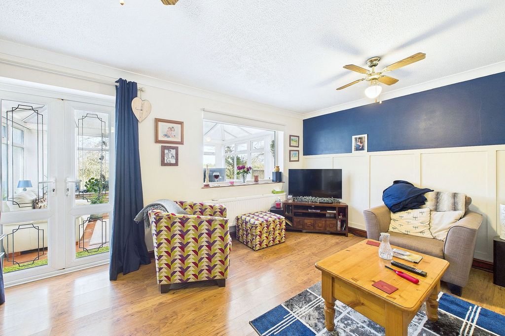 Property photo 2 of 22