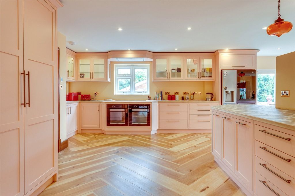Property photo 2 of 19 Kitchen
