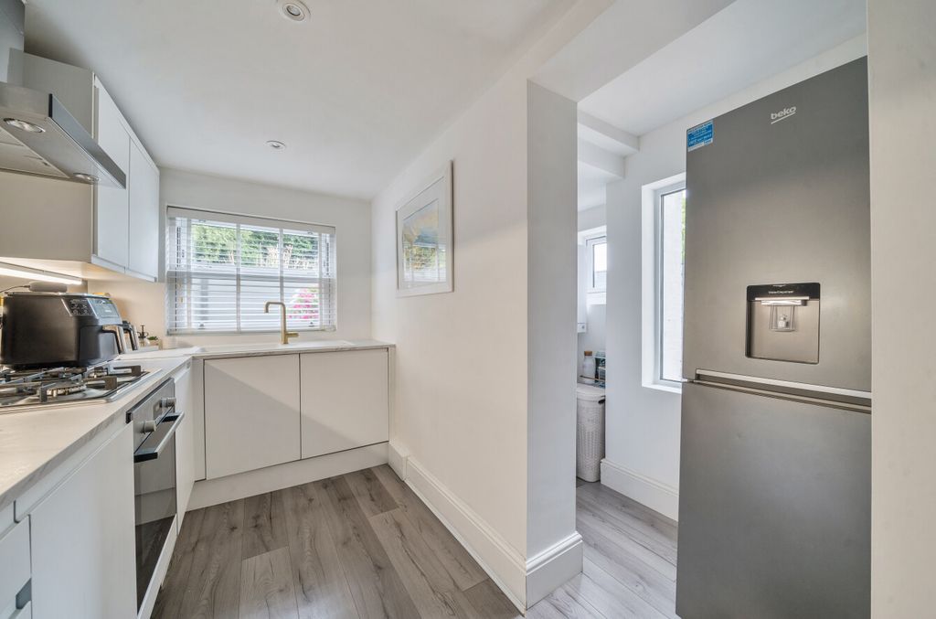 Property photo 2 of 22 1309838-15-685d13...