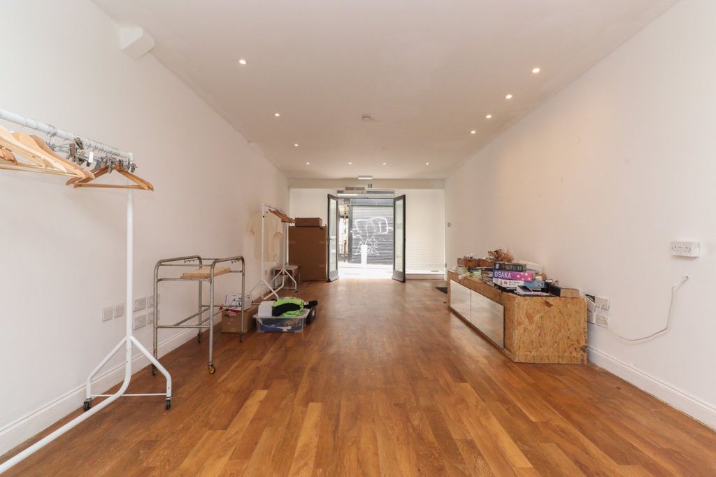 Property photo 2 of 28 Picture No. 01