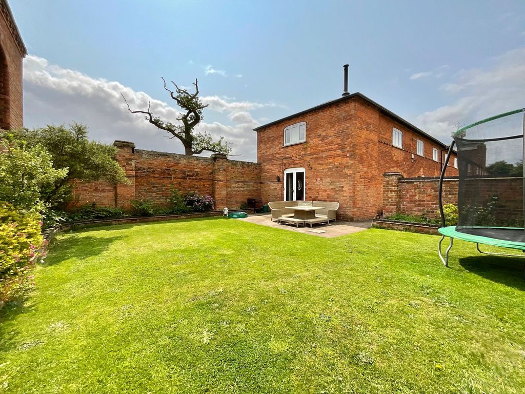 Property photo 2 of 29