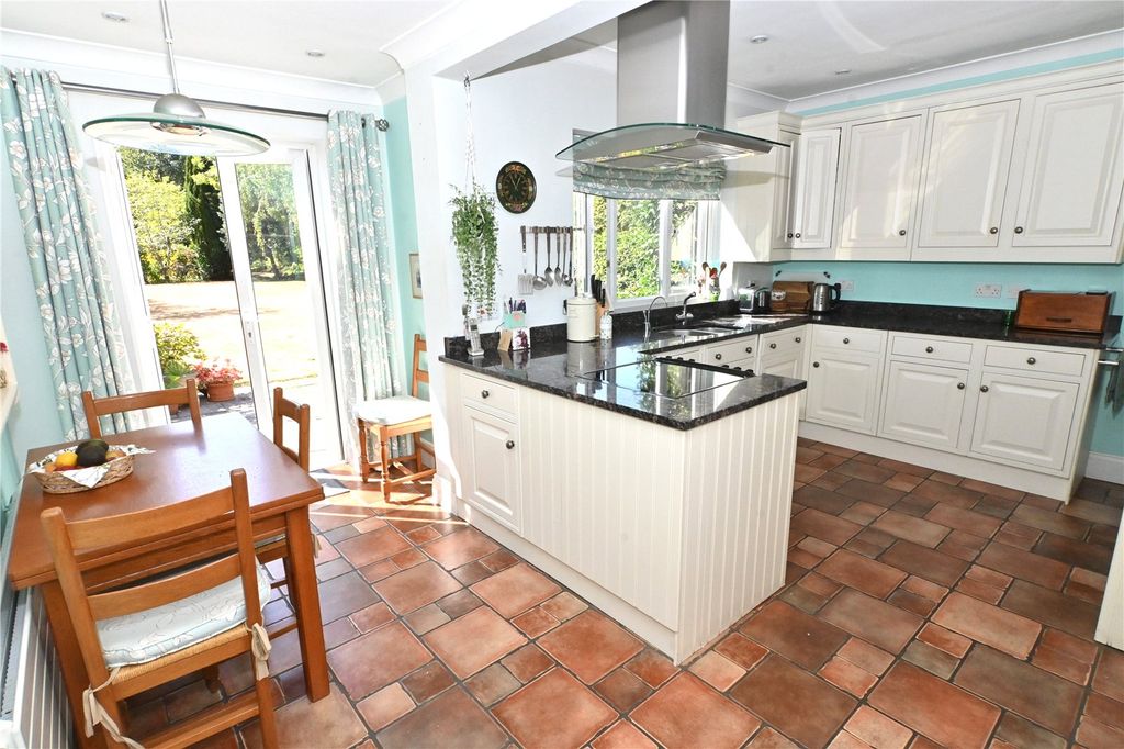 Property photo 2 of 27 Picture No. 13