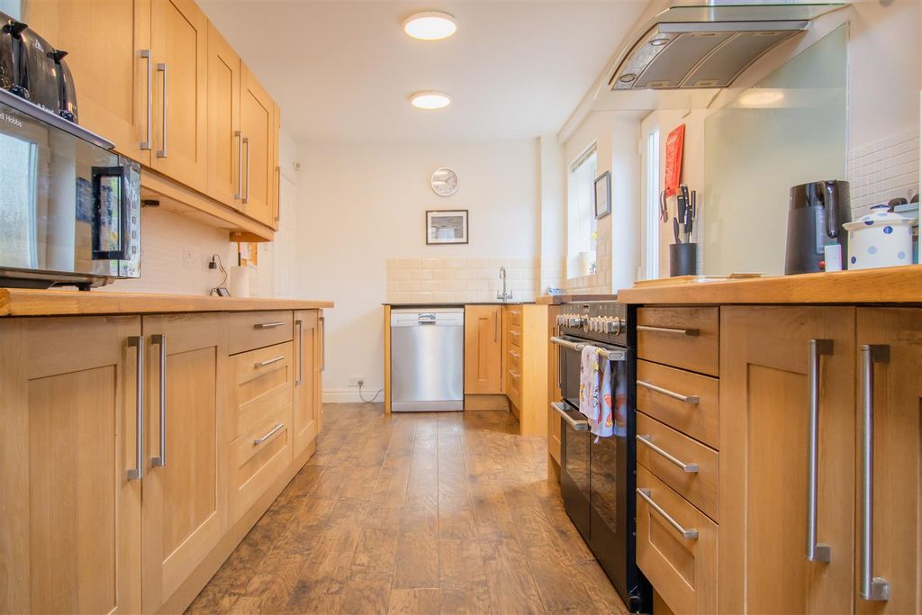 Property photo 3 of 23 Kitchen