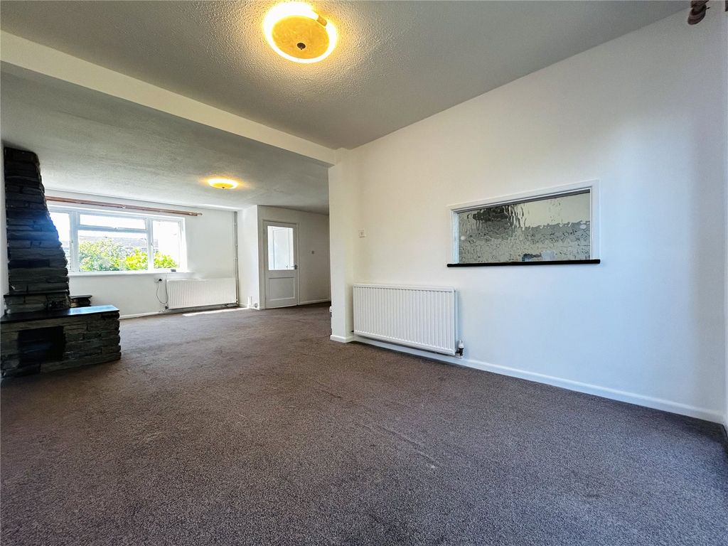 Property photo 3 of 10 Lounge View