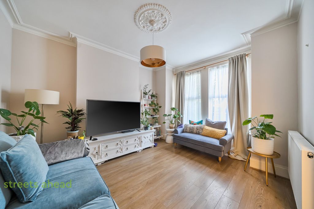 Property photo 2 of 17 89ce8Db5-7c50-4Ff...