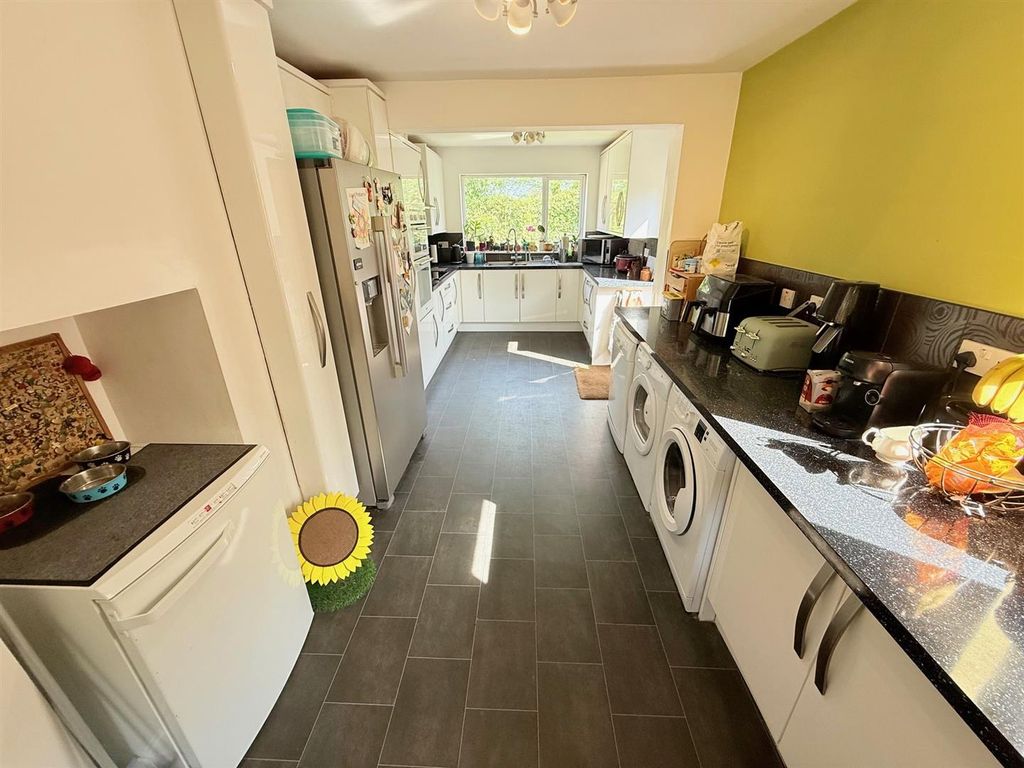 Property photo 3 of 20 Kitchen Area