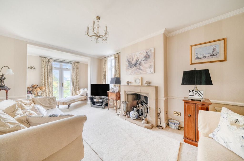 Property photo 2 of 21