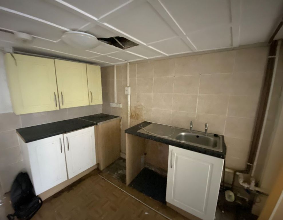 Property photo 3 of 8 Kitchen