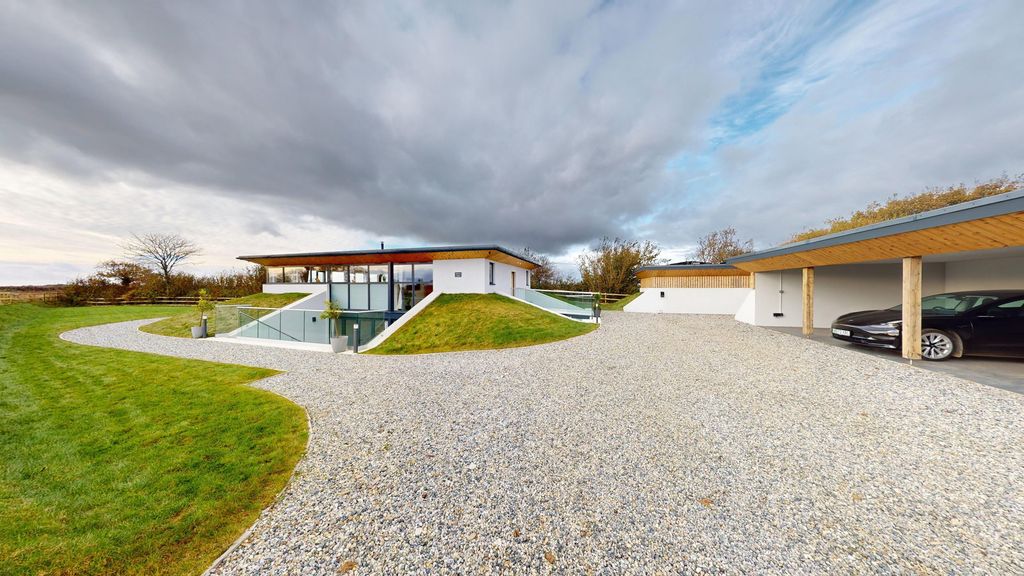 Property photo 2 of 23